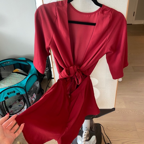 NEVER WORN red flowy romper - Picture 4 of 8